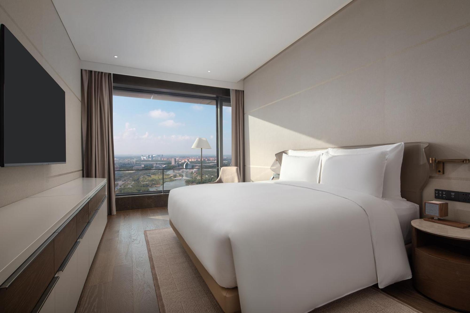 Radisson Collection Lingang 5*