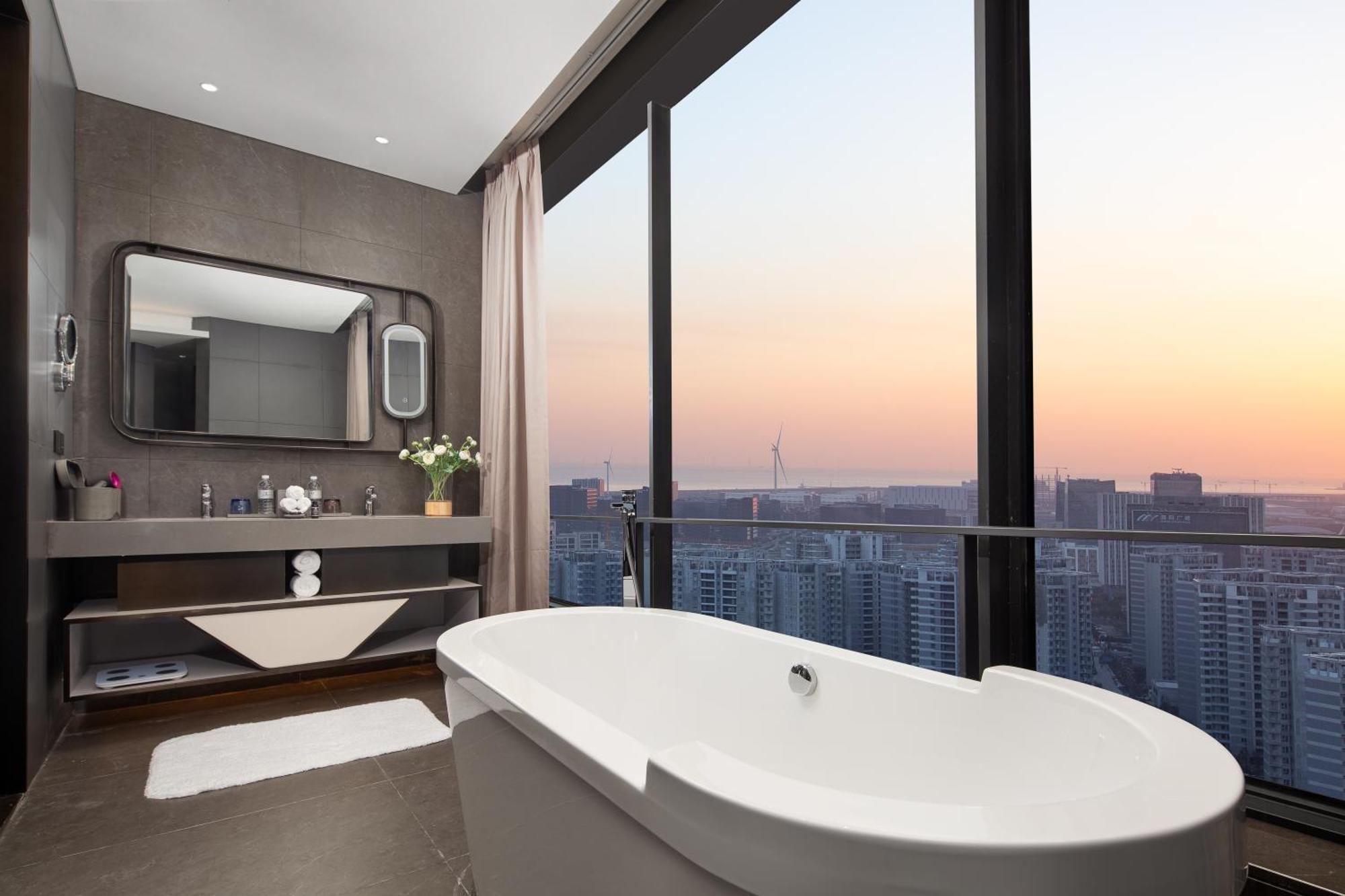 Hotel Radisson Collection Lingang 5*